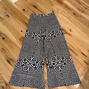 Alice + Olivia Black and White Geometric Wide-Leg Pants